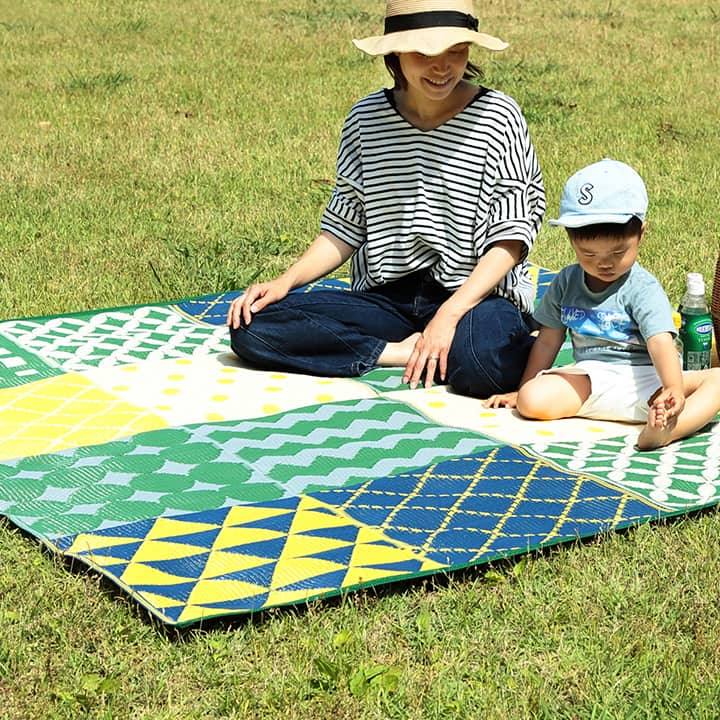 パッチワーク調 洗える ラグ アウトドア 収納袋付き 国産 日本製 丈夫 約174×174cm 江戸間2畳 【メーカー直送商品】☆